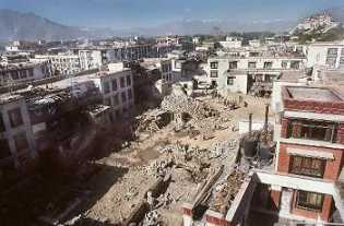 [Lhasa im Umbruch: das flei�ige Werk der hilfreichen Chinesen]