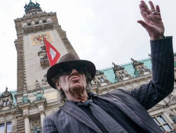 [Heil Blindenberg, dem Corona-L�gner!]