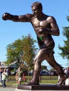 [Marciano-Denkmal in Brockton]