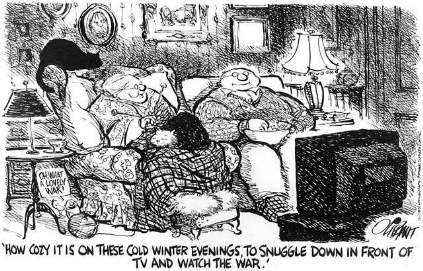 [Oh what a lovely war - Karikatur von 
Oliphant. (Bildunterschrift: Wie gemtlich ist es doch an diesen kalten Winterabenden, vor 
dem Fernseher zu kuscheln und dem Krieg zuzuschauen.)]