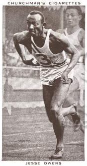 [Owens in der 4x100-m-Staffel bei der Stabannahme]