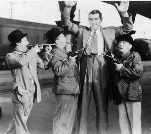 [Primo Carnera auf Werbe-Tournee mit seinen Mafia-Managern]