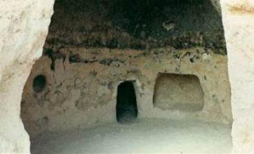 [H�hlenwohnungen in den Puye-Klippen]