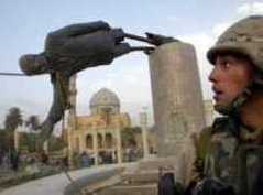 [ein Denkmal wird gest�rzt]