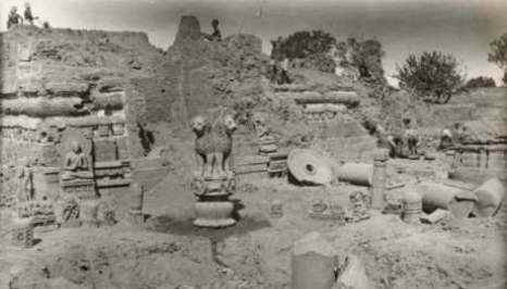 [Sanchi zu Beginn der Restaurierungsarbeiten]