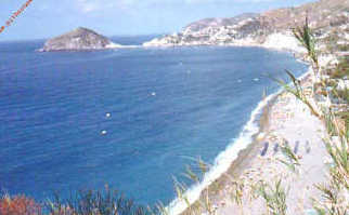 [Blick auf Sant'Angelo vom �stlich gelegenen Lido dei Maronti]