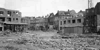 [Der Bertha-von-Suttner-Platz in Bonn, nachdem die Wehrmacht die Waffen nieder gelegt hat]