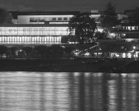 [Bonn am Rhein - v.l.n.r.: Universit�tsbibliothek, Institut fran&ccedil;ais (im Hintergrund), Lese]