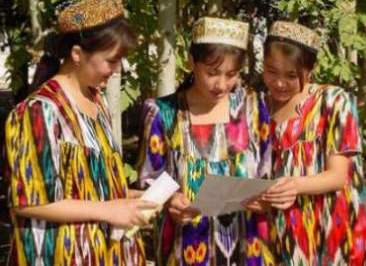 [drei Angehörige der 'turaniden Mischrasse' aus Usbekistan - v.l.n.r.: Türkin, Russin, Mongolin]