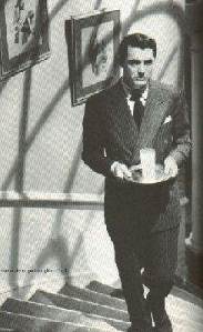 Cary Grant bringt Joan Fontaine das verdchtigste und damit auch berhmteste Glas Milch der Filmgeschichte: 'Verdacht' (1941).