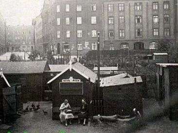 [Schreberg�rten hinter den Mietskasernen am Vogelh�ttendeich in Wilhelmshaven]