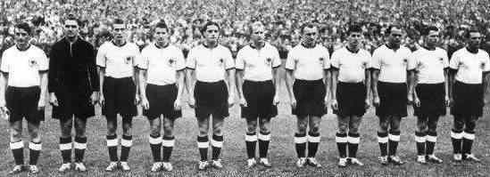 [Die Streitkr�fte der BRD 1954 beim Appell]