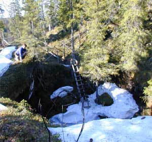 hemn3b.jpg (29284 bytes)