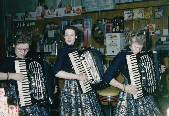 accorian girls photo