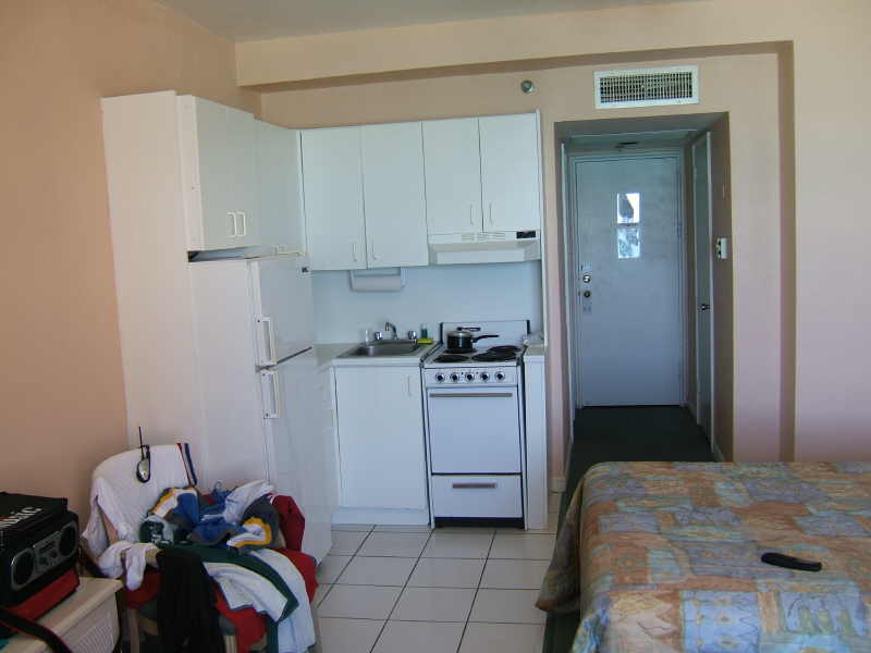 MiamiRoom.jpg(25K)