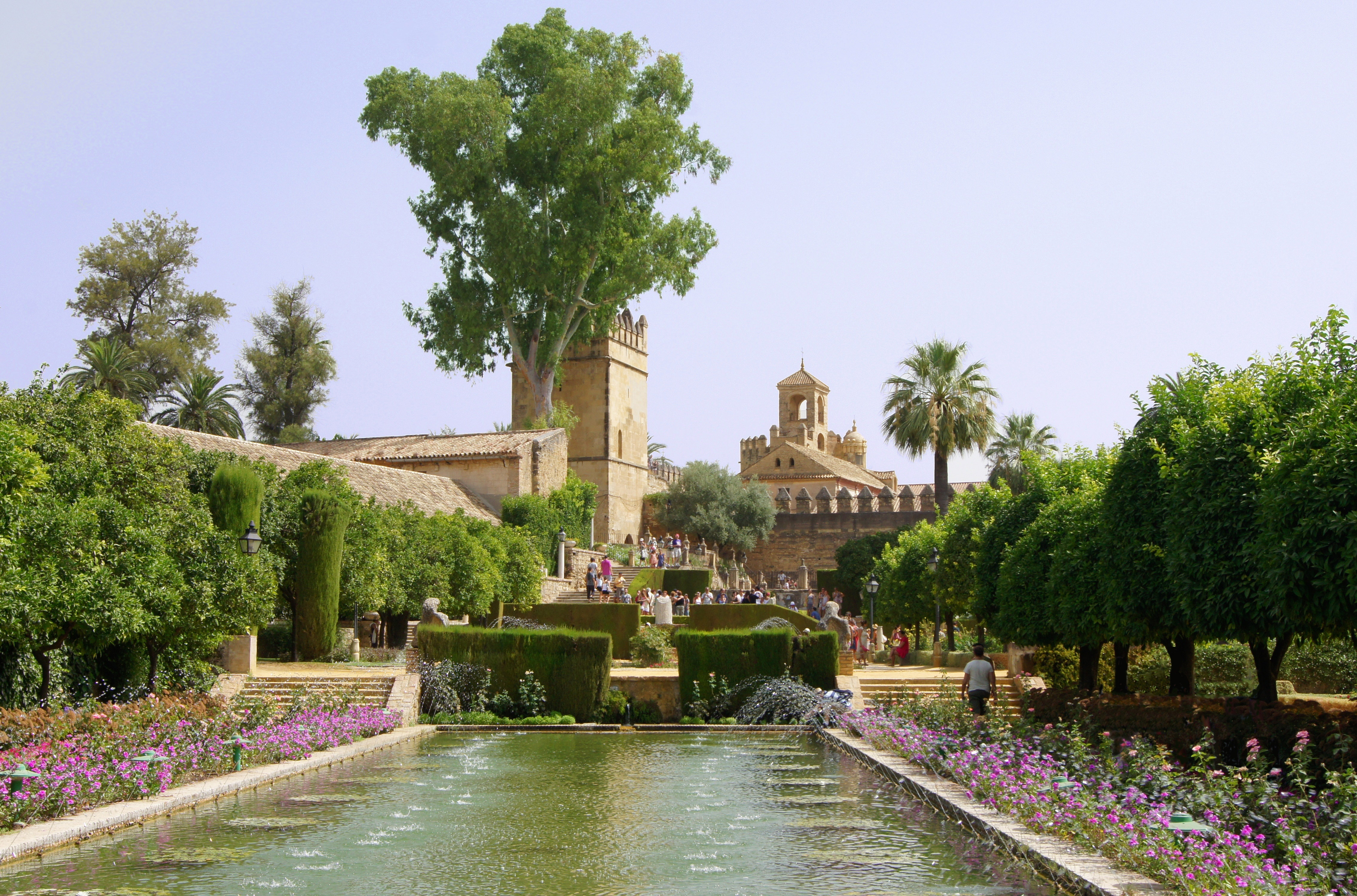 Panorámica de los patios del Alcazar de los Reyes Cristianos