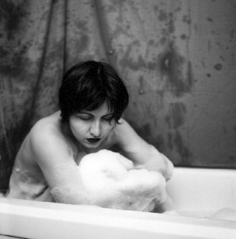 photo Lucie dans le bain 2 (1994)