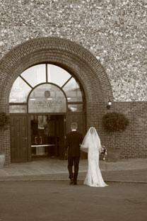 A wedding photographer for wedding photography in Newbury, Berkshire and but all surrounding counties including Hampshire, Surrey, Oxfordshire, Buckinghamshire, London, Middlesex and the whole of southern England 