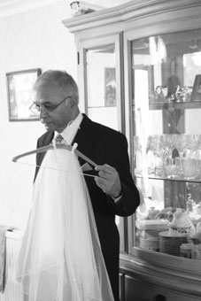A photographer for wedding photography in Windsor in Berkshire and all surrounding counties including Berkshire, Surrey, Oxfordshire, Buckinghamshire, London, Middlesex and the whole of southern England 