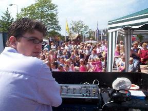 Dj Nar in action