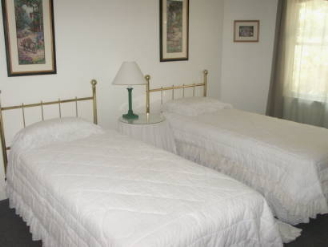 bedroom with single beds