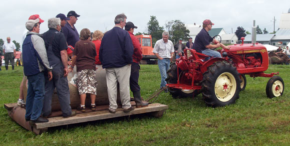 Cockshutt 20 pulls a full load