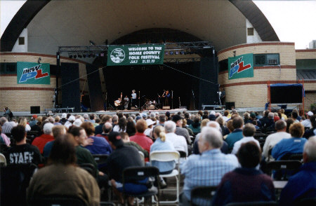 The Home County Folk Festival 2000, photo by Ian Gifford, click here to find out what's happening at this years festival.