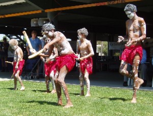 Lachlan Valley Culture: Young Wiradjuri dancers from the Condobolin/Lake Cargelligo Aboriginal Dance Group at the Lachlan Catchment Management Authority's Showcase for Natural Resource Managers in Forbes on 2 November 2005. Photo by LCMA staff.