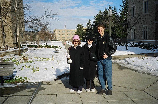 Campus tour: wife, daiughter and guide
