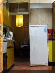Kitchen_mid.JPG (124911 bytes)