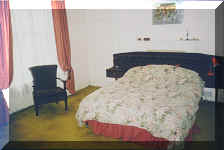 MelroseBedroom1.JPG (183366 bytes)