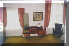 MelroseBedroom2.JPG (169946 bytes)