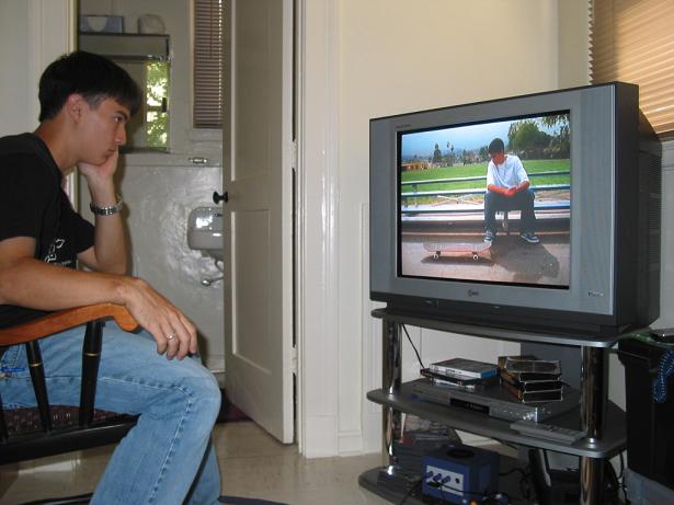 No one does anythin before noon so I'll just pass the time with skatevideos and the computer.