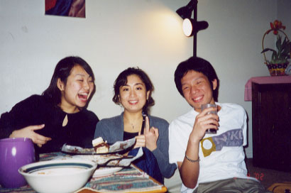 lc-neighbour-Yumiko-and-middle-finger