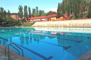 SUM�RGETE EN LA PISCINA 