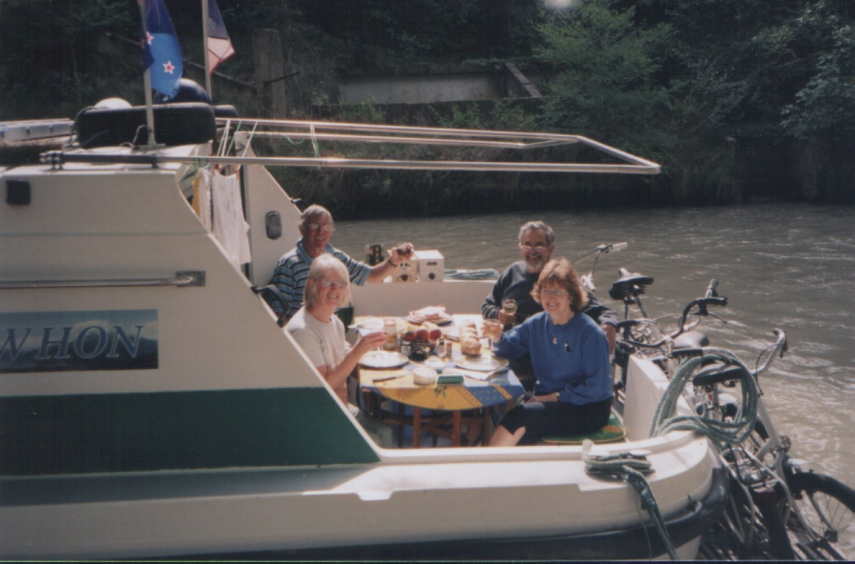 Fonseranne Drinks.JPG (40790 bytes)