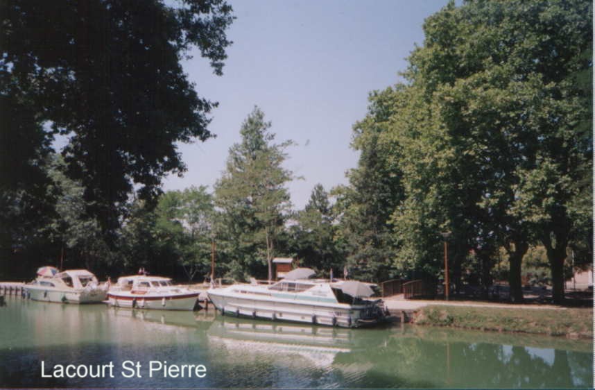 Lacourt St Pierre.JPG (53867 bytes)