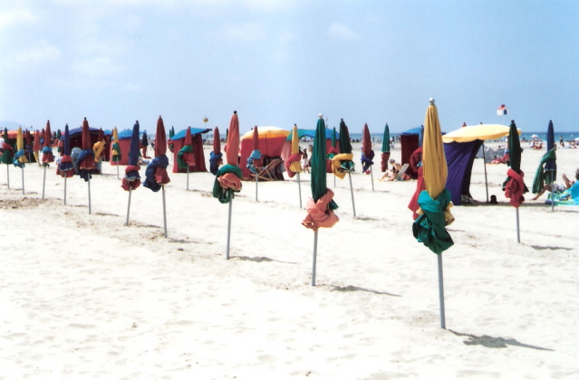 les parasols sur la plage