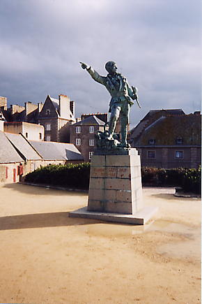 Statue de Surcouf