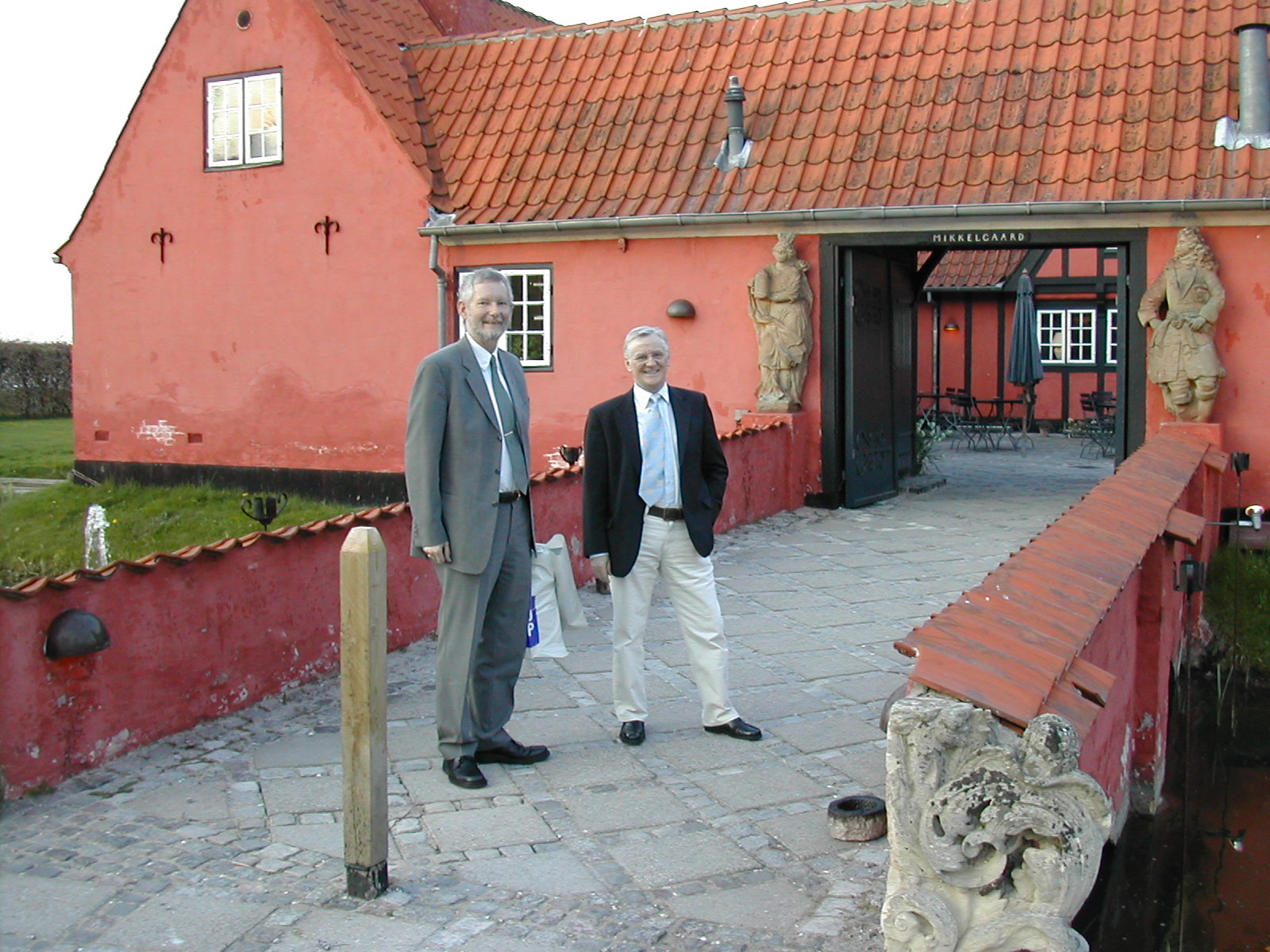 Outside the restaurant with Claus