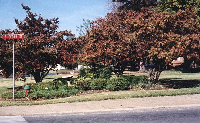 This little garden spot is located on the lawn of Franklin's First Baptist Church.&nbsp; 