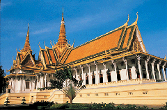 Het overweldigende paleis van Norodom Sihanouk in Phnom Penh.