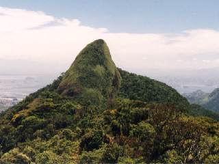 Pico da Tijuca, visto do Caminho da Serrilha
