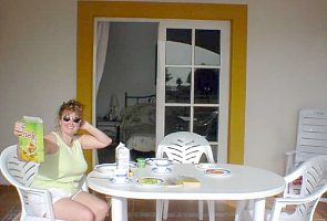 e-mail fuertventuraholidayhomes@yahoo.co.uk