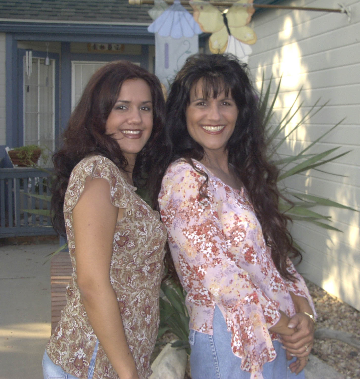 We have been called Twins!?!?? But the best complement so far was when we were called sisters on the day of this picture!!&nbsp; 