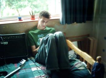 Matt makes a suggestion to Niall's amp. It does not reply