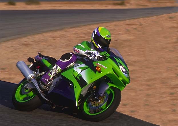 Leaning ZX-6R