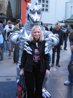 Mecha G menaces Jen