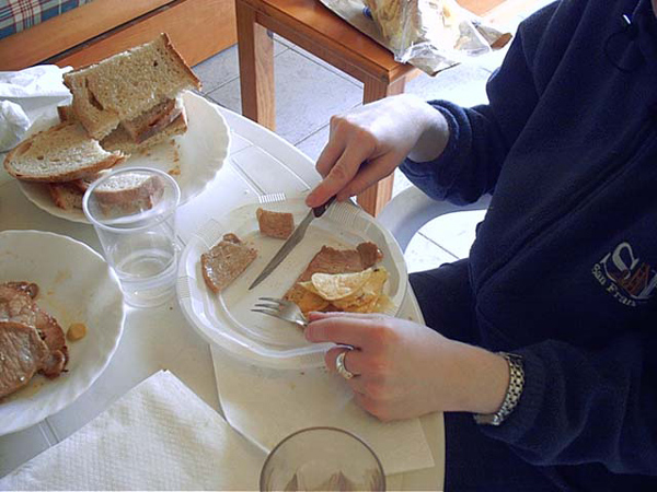 anita_comiendo