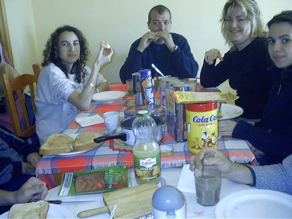 desayunando